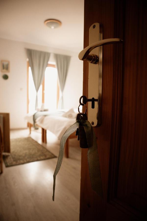 Sipos Borhaz Es Vendeghaz Hotel Badacsonyors Exterior photo
